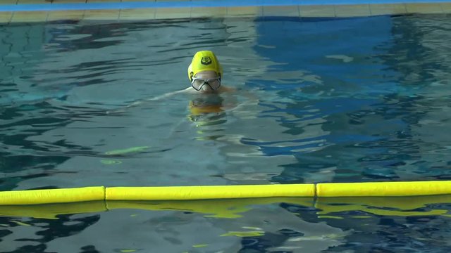 Sportsman aquatlonist in the water near the border of the ring before the start.
