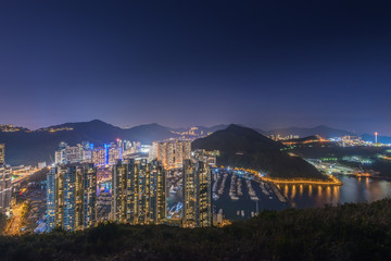 Obraz premium Aberdeen Typhoon Shelters view at Yuk Kwai Shan (mount Johnston) in sunset time