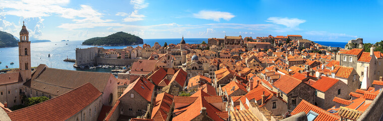 Fototapeta na wymiar Panoramic view of the city of Dubrovnik.