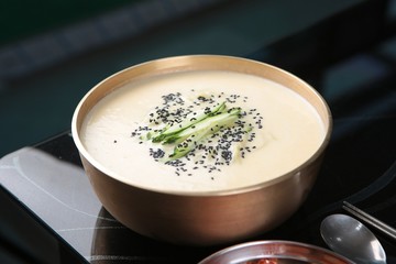 kong guksu. Noodles in Cold Soybean Soup. 