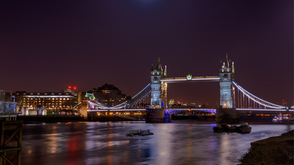 Fototapeta na wymiar Tower bridge at night