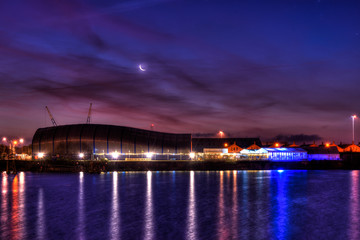 Fototapeta na wymiar Moon over Cardiff Bay