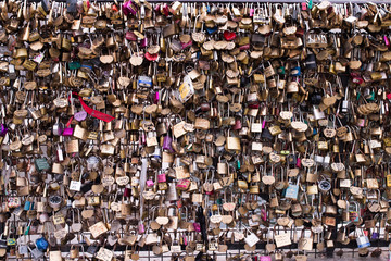 Paris Love massive padlocks