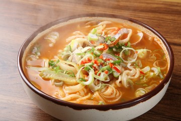 eolkeun kalguksu. spicy Noodle Soup 