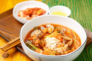 eolkeun kalguksu. spicy Noodle Soup 