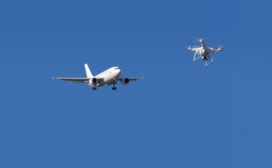 Dron i samolot
