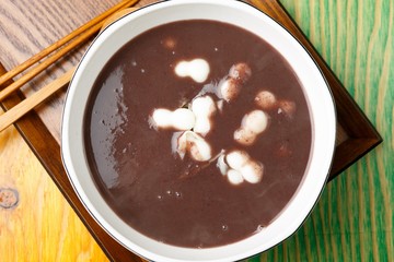 pat kalguksu. Noodle Soup with Red Beans 