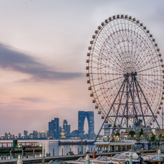 Naklejka premium ferris wheel with cityscape in background in Suzhou,China.