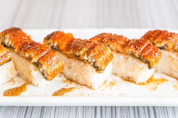 eel sushi (unagi)