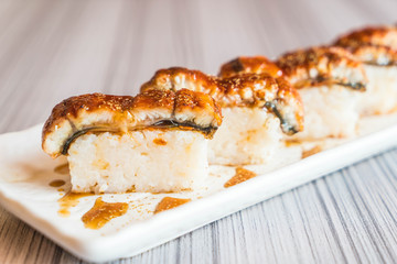 eel sushi (unagi)