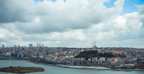 Obraz premium Golden Horn from Eyup, view from Pierre Loti cafe in Istanbul city, Turkey