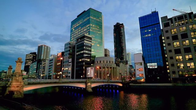 大阪 中之島公園から見る難波橋と北浜