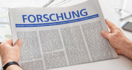 Mann liest Zeitung - Forschung