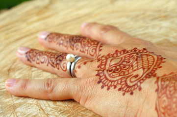 Tattoo. Henna. Woman hand. India. Outdoors. Wood and park