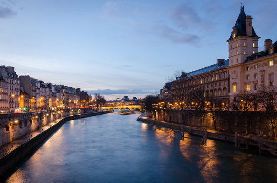 Paris scenic view on Seine and Pont Neuf at twilight