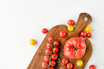 Naklejka na ściany i meble Tomatoes and cutting board