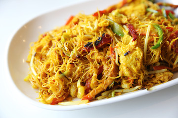 fried noodle with shrimp and curry