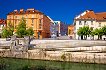 Obraz premium Ljubljana fountain and riverfront square view