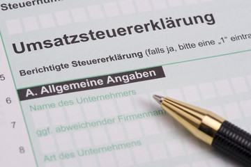 Fototapeta premium Steuererklärung für Finanzamt mit Formular