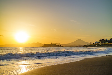 稲村ケ崎から富士山・江の島を望む夕景