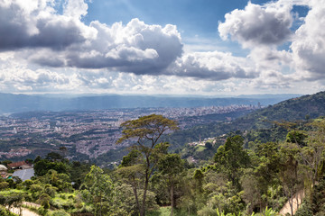 Fototapeta na wymiar Lanscape of Bucaramange, Colombia with the green jungle in the foreground.