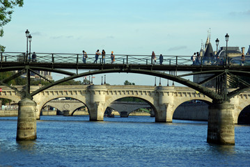 Fototapeta na wymiar Ponts sur la Seine à Paris, France