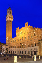 Fototapeta na wymiar Piazza del Campo, Palazzo Pubblico, La Torre del Mangia, 102 m in Siena, Tuscany, Italy, Europe