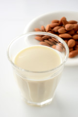 アーモンドミルク