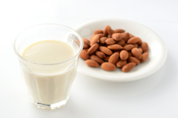 アーモンドミルク