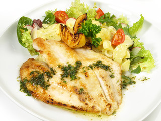 Fischfilet gebraten mit Kartoffelsalat