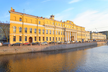 Fototapeta na wymiar View of Moyka River and Yusupov Palace.