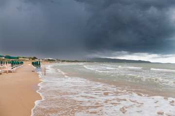 Sandstrand Gargano in Süd Italien bei Unwetter