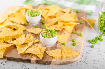 Tortilla chips peas dip