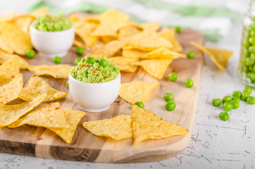 Tortilla chips peas dip