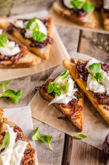 Rustic toast with caramelized onion and goat cheese