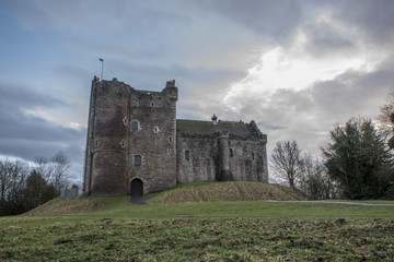 Fototapeta premium Sunset shot of Doune Castle