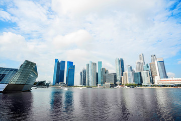 Obraz premium cityscape and skyline of modern city from water