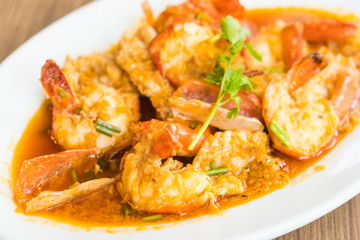 Fried prawn and shrimp with garlic