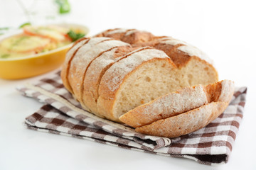 おいしそうなグラタンとパン