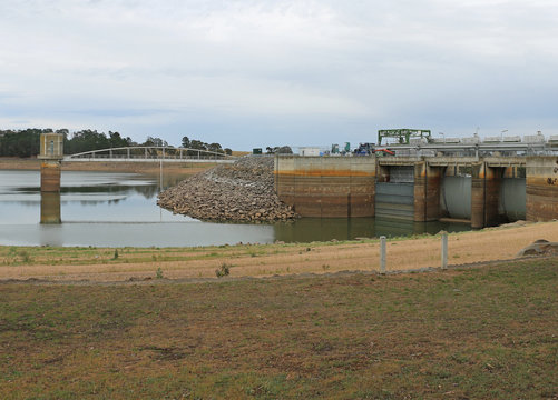 BARINGHUP, VICTORIA, AUSTRALIA - cairn Curran Reservoir's intake tower, bridge and primary storage spillway