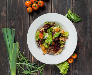 warm salad with turkey in sauce spice mango