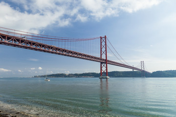Fototapeta na wymiar Ponte de 25 Abril, Lissabon