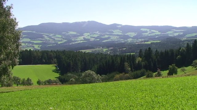 Oststeirisches Bergland mit Blick auf den Masenberg (horizontaler Kameraschwenk)