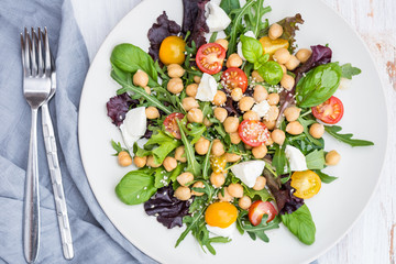 Healthy Salad with Chickpeas like Caprese