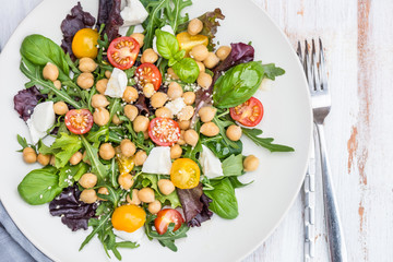 Healthy Salad with Chickpeas like Caprese