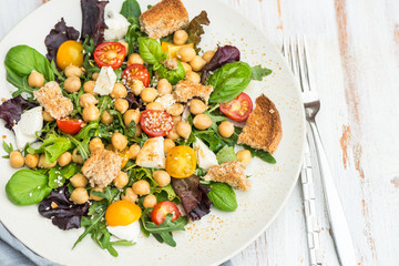 Healthy Salad with Chickpeas like Caprese