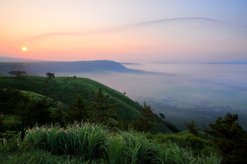 日本の風景-阿蘇の夜明け