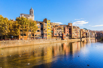 Fototapeta premium Colorful houses of Girona reflecting in Onyar River. Spain.
