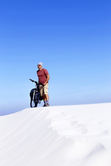 Fototapeta na wymiar Traveling man on a bicycle in the desert.