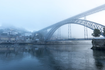 Fototapeta na wymiar foggy morning in Porto, Portugal